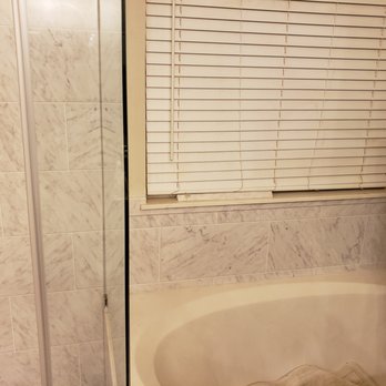 1 Day Bath of Texas - Wall finishing above garden tub - General Contractors Near Me - Austin, Texas 1 Day Bath of Texas - Wall finishing above garden tub - General Contractors Near Me - Austin, Texas
