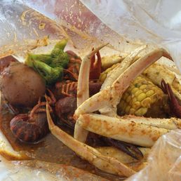 Snow Crab 1/2 LB, crawfish 1/2 LB Snow Crab 1/2 LB, crawfish 1/2 LB