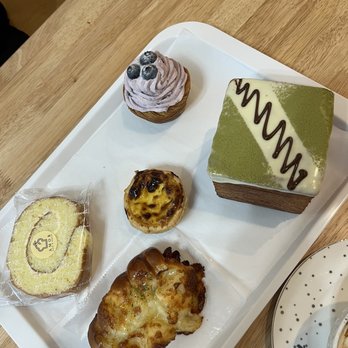Amor Cafe & Pastry - Bakeries Near Me - Centreville, Virginia