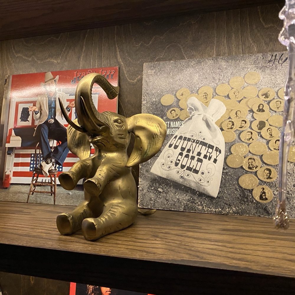 Seager & Sons - Decor - Pizza Near Me - Plano, Texas Seager & Sons - Decor - Pizza Near Me - Plano, Texas