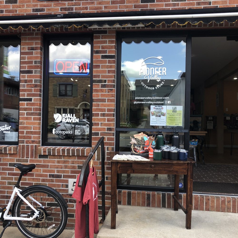 PIONEER VALLEY COUNTRY STORE Updated October 2024 526 1st St, New