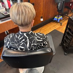 Delilah & Linda Unisex Beauty Salon