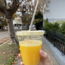 12oz fresh squeezed orange juice 12oz fresh squeezed orange juice