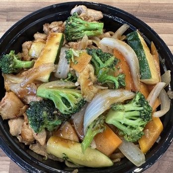 Fire Bowl Hibachi - Chicken garlic noodle - Japanese Near Me - Chicago, Illinois