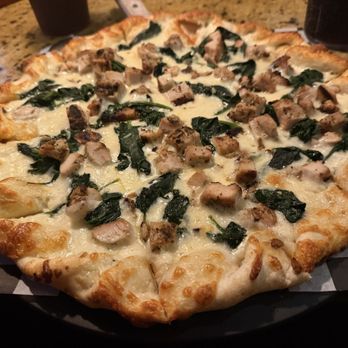 Moustos Pasta & Grill - Alfredo Florentine - Italian Near Me - Paris, Tennessee