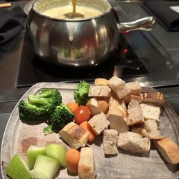 Cheese board with 1 tomato ‍