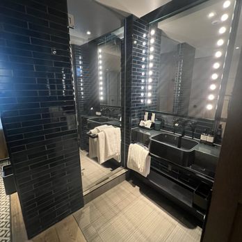 The Londoner - Room interior - Hotels Near Me - London, XGL