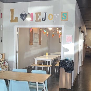 Lovejoy's Real Ice Cream - Dining area - Desserts Near Me - Meridian, Idaho Lovejoy's Real Ice Cream - Dining area - Desserts Near Me - Meridian, Idaho