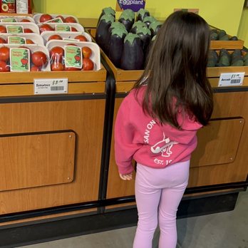 Discovery Cube Los Angeles - Picking out healthy options as part of their interactive game - Educational Services Near Me - Sylmar, California Discovery Cube Los Angeles - Picking out healthy options as part of their interactive game - Educational Services Near Me - Sylmar, California