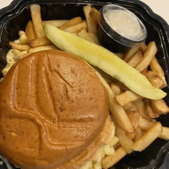 Double O Grill - Mac and Cheese Burger - New American Near Me - Wappingers Falls, New York