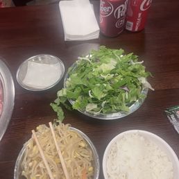 Bean sprouts steamed rice with salad without dressing