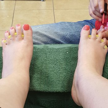 Queen Nails - Great pedi....he was awesome ! - Nail Salons Near Me - Houston, Texas