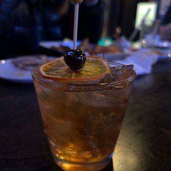 The Hive Tavern and Eatery - Honey & Vanilla Old Fashion - Bars Near Me - St. Charles, Illinois