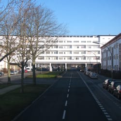 Weiße Stadt - Hausbrücke über die Aroser Allee in der "Weißen Stadt" im Frühjahr 2014.