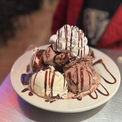 Vaccaro's Italian Pastry Shop - Hot brownie sundae