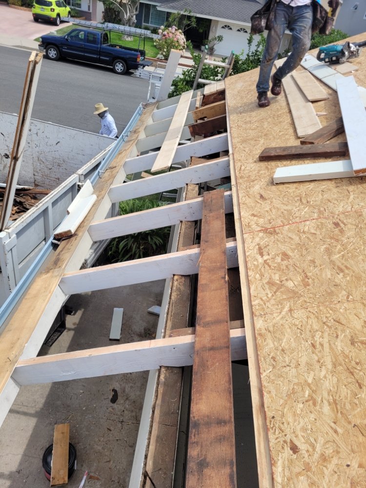 Slide of Hernandez Roofing