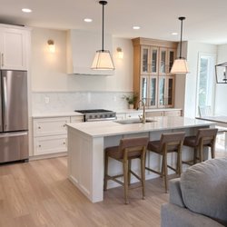 Kabinet King USA - Champagne Shaker with Homestead Oak
