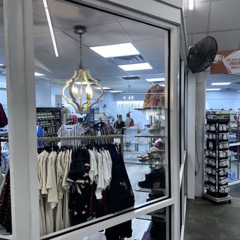 Peach Park - Treated my wife like Julia Robert's shopping on Rodeo in Pretty woman. "Big mistake...HUGE". - Ice Cream & Frozen Yogurt Near Me - Clanton, Alabama