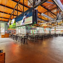 Little Woodrow's EaDo - Big screens for cheering on your favorite teams