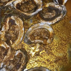 Yummi Crab - Steamed Oysters with garlic butter