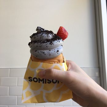 Somisomi - Black Sesame Ice Cream with Oreo crumbs and strawberry topping ($5.95) - Ice Cream & Frozen Yogurt Near Me - Irvine, California