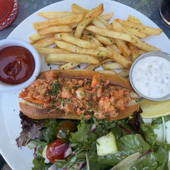 Taverna On The Green - Lobster roll - New American Near Me - Paramus, New Jersey