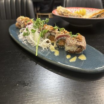 Oiza - Sushi roll - Sushi Bars Near Me - Fresno, California