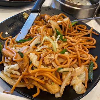 Capital Seafood - This chicken fried noodle was the most appalling fried noodle I've had ANYWHERE, let alone at a Cantonese restaurant in SGV. - Dim Sum Near Me - Arcadia, California