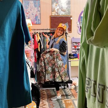 Paradise Galleria - Cool hidden room - Used, Vintage & Consignment Near Me - Cleveland, Ohio Paradise Galleria - Cool hidden room - Used, Vintage & Consignment Near Me - Cleveland, Ohio