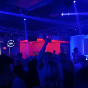 Terminal 5 - a crowd of people at a party - Dance Clubs Near Me - Schaumburg, Illinois Terminal 5 - a crowd of people at a party - Dance Clubs Near Me - Schaumburg, Illinois
