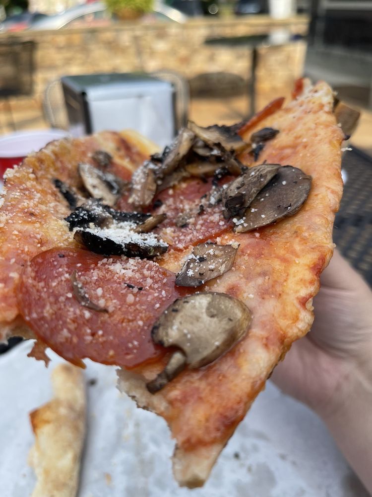 Enzo's Pizza, Tucker Roadtrippers