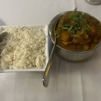 Muna - Aloo Gobi Matar - Himalayan/Nepalese Near Me - New York, New York Muna - Aloo Gobi Matar - Himalayan/Nepalese Near Me - New York, New York