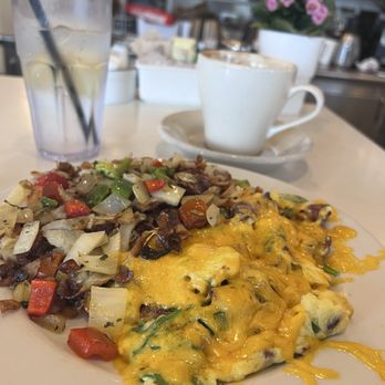 Jongewaard's Bake n Broil - Bacon, Avocado & Cheddar - made as a scramble and added spinach with seasoned hashbrowns - American Near Me - Long Beach, California Jongewaard's Bake n Broil - Bacon, Avocado & Cheddar - made as a scramble and added spinach with seasoned hashbrowns - American Near Me - Long Beach, California