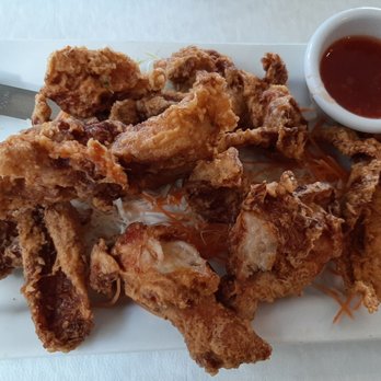 Maile's Thai Bistro - Thai Fried Chicken - Chicken seasoned with Lemon Grass & Thai Spices, deep fried until golden brown, served w/Sweet Chili Sauce. ($13.90) - Thai Near Me - Honolulu, Hawaii