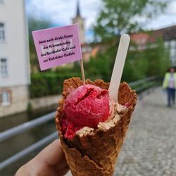Goldhelm Schokolade - Frau Kirsche mit Herrn Nougat