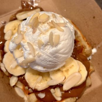 Waffle de Lys - Nutella waffle - Desserts Near Me - Central Valley, New York Waffle de Lys - Nutella waffle - Desserts Near Me - Central Valley, New York