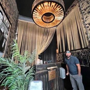 The Roosevelt Room - Cocktail Bars Near Me - Austin, Texas