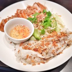 Ha Long - Bánh Cuôn - Große Schale gedämpftes Reismehl mit Schweinefleisch (H37)