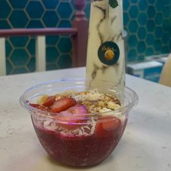 Bella’s Acai Bowl and Bakeshop - Dragonfly Bowl