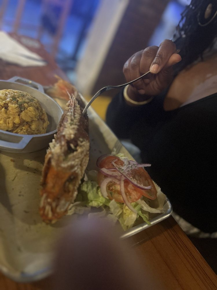 Food from Sazon Fry And Grill