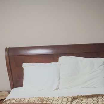 Sunrise Inn - Bed pillows - Hotels Near Me - Paris, Tennessee