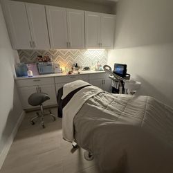 Beverly Hills Rejuvenation Center - The treatment room was clean and the bed was so comfortable