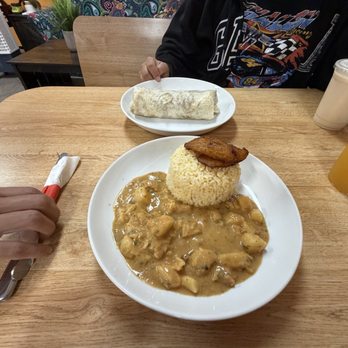 Ave Maria Restaurant - Guatita y burrito de asada - Latin American Near Me - Los Angeles, California