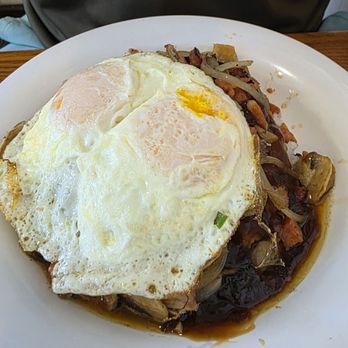 Eggs 'n Things - Waikiki Beach Eggspress - Hawaiian Style Loco Moco - Breakfast & Brunch Near Me - Honolulu, Hawaii