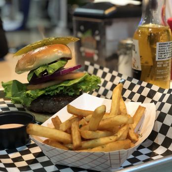 Munchie Burger - $10 for a BUCKET of 5 Corona, Heineken, Michelob, or Medalla! WHY WOULDN'T YOU COME HERE?! - Bars Near Me - San Juan, Puerto Rico Munchie Burger - $10 for a BUCKET of 5 Corona, Heineken, Michelob, or Medalla! WHY WOULDN'T YOU COME HERE?! - Bars Near Me - San Juan, Puerto Rico