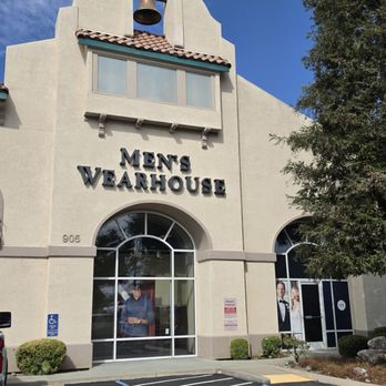 Men's Wearhouse - Outside - Men's Clothing Near Me - REDDING, California