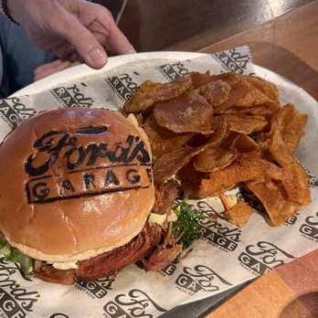 Ford's Garage Florence - Burger& fries Ford's Signature Burger - Burgers Near Me - Florence, Kentucky