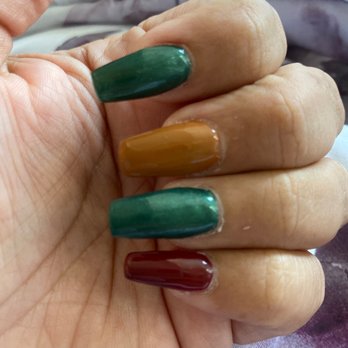 Da-Vi Nails - Left excess product on cuticles - Nail Salons Near Me - San Diego, California