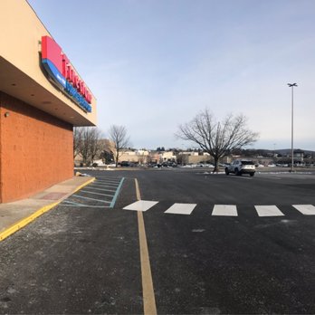 Firestone Complete Auto Care - Plenty of easy parking. Mall just across the road. - Tires Near Me - Whitehall, Pennsylvania