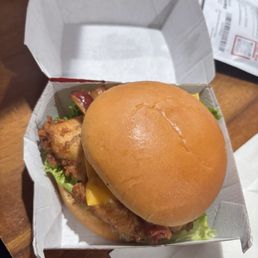 Chick-fil-A- Deluxe Sandwich (no tomato add bacon)